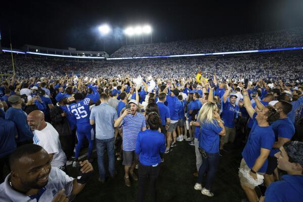 SEC fines Kentucky 250 000 after fans rush field vs Florida AP News